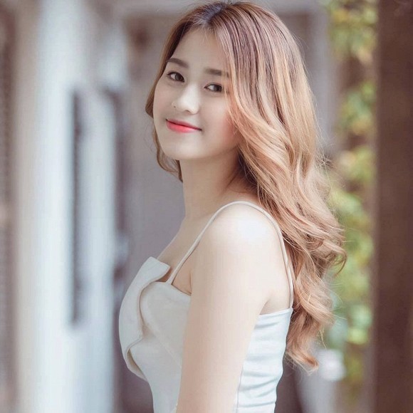  
Nàng Hậu là ứng viên sáng giá cho ngôi vị Hoa hậu Việt Nam 2020, khi sở hữu gương mặt khả ái cùng chiều cao vượt bậc. (Ảnh: FBNV) - Tin sao Viet - Tin tuc sao Viet - Scandal sao Viet - Tin tuc cua Sao - Tin cua Sao