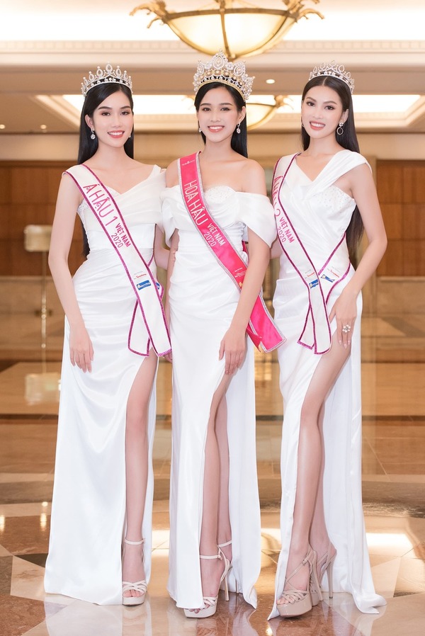  
Top 3 Hoa hậu Việt Nam 2020 xuất hiện đồng điệu sau đăng quang (Ảnh: NVCC)