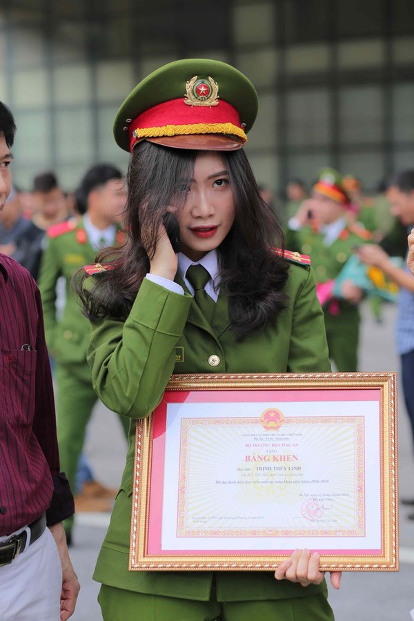 Nữ sinh Học viện Cảnh sát tốt nghiệp xuất sắc, được thăng hàm trung uý - ảnh 3