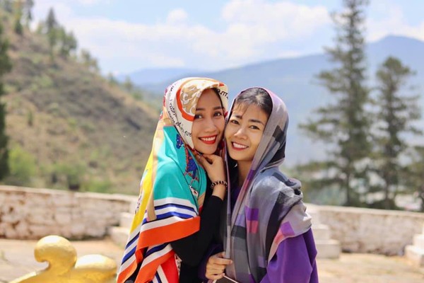 
Hình ảnh cả hai ở Bhutan. (Ảnh: FBNV)