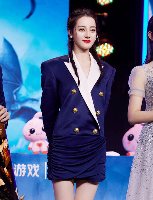  
Địch Lệ Nhiệt Ba xinh đẹp tại sự kiện. (Ảnh: Weibo)