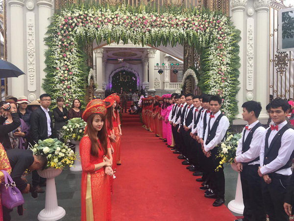 Choáng váng trước tòa lâu đài xây gần 10 năm của triệu phú Nam Định, ngày cưới cô dâu nhận vương miện 100 cây vàng - Ảnh 12.