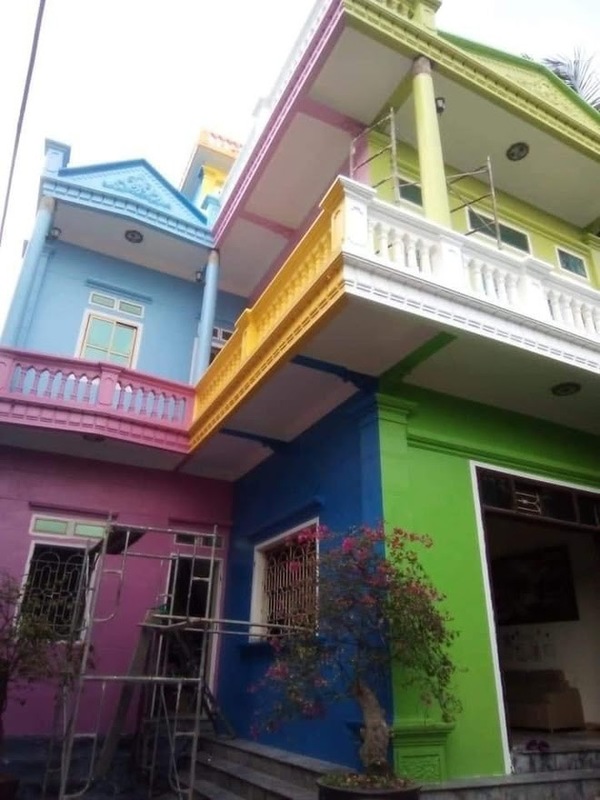  
Ngôi nhà nổi bật với màu sắc sặc sỡ. (Ảnh: Việt Giải Trí)