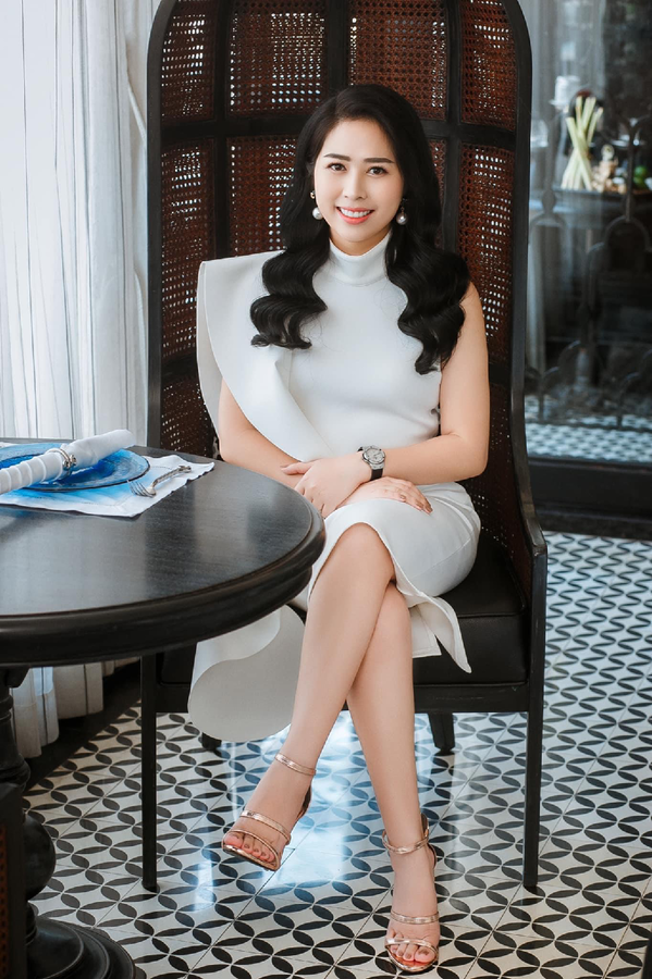 CEO Nguyễn Quế Anh - chủ tịch thương hiệu mỹ phẩm Ruby Queen Việt Nam trẻ đẹp, tài năng
