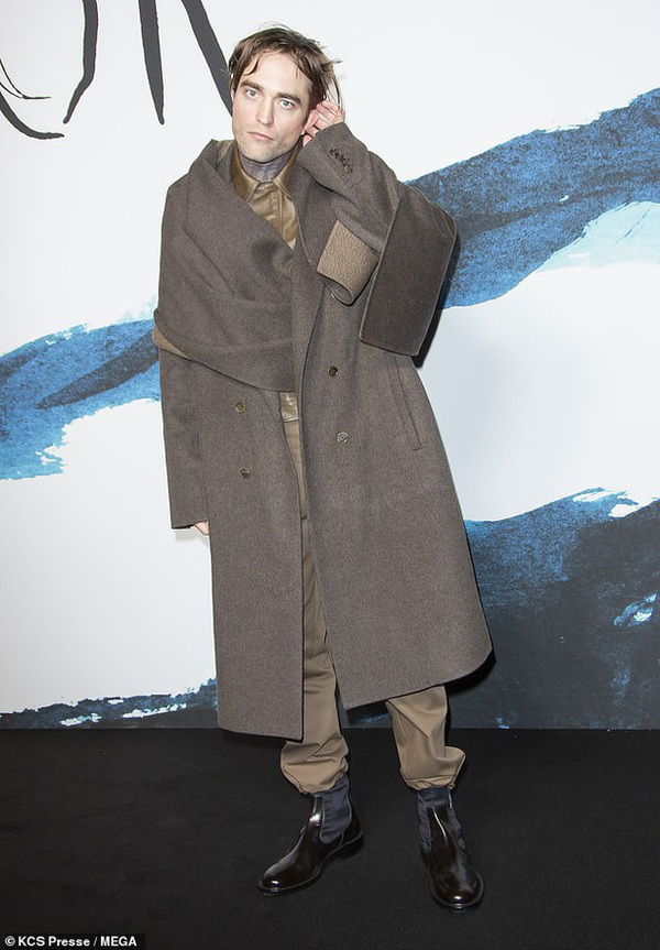Từng đẹp trai nhất thế giới, Robert Pattinson bỗng kém sắc tới mức bị chê trông như kẻ giết người cuồng loạn - Ảnh 2.