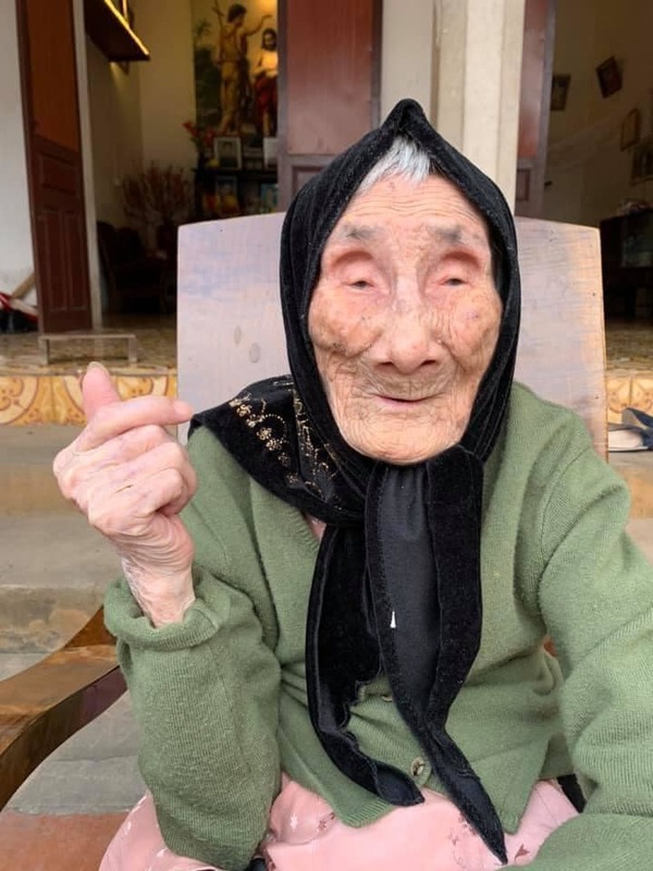 Chuyện về cụ bà 108 tuổi ở Hà Nam: Minh mẫn nhớ tên từng đứa cháu, xem video thời sự trên Ipad 0