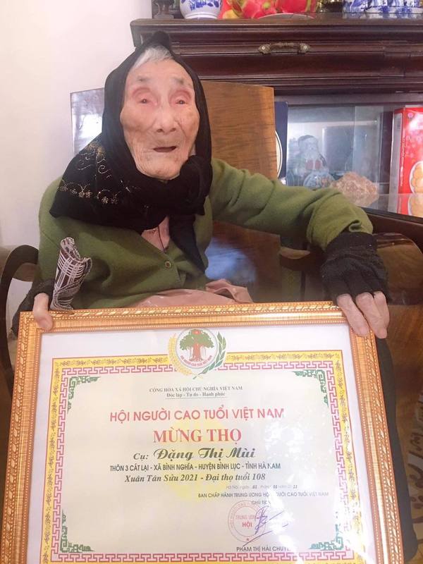 Chuyện về cụ bà 108 tuổi ở Hà Nam: Minh mẫn nhớ tên từng đứa cháu, xem video thời sự trên Ipad 1