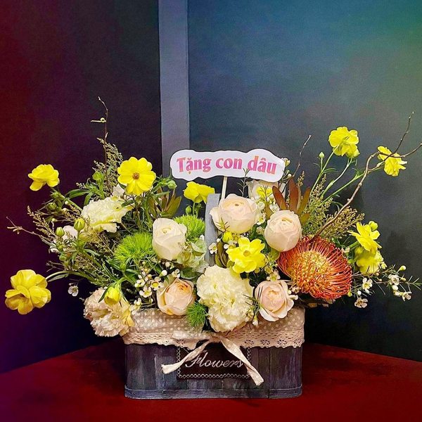  
Giỏ hoa mà Trấn Thành đã cất công lựa chọn để tặng cho đàn em. (Ảnh: FBNV) - Tin sao Viet - Tin tuc sao Viet - Scandal sao Viet - Tin tuc cua Sao - Tin cua Sao