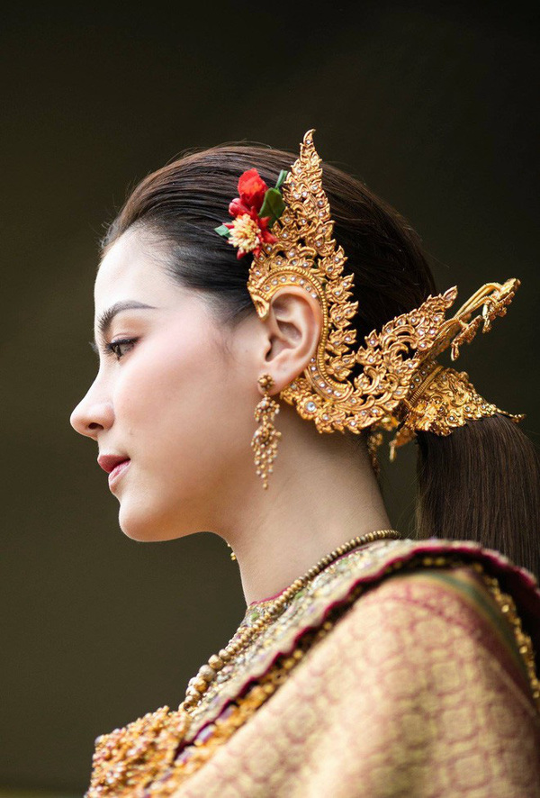  
Nhiều người cho rằng Baifern chính là hoá thân thành công nhất trong các phiên bản nữ thần Songkran từ trước đến nay