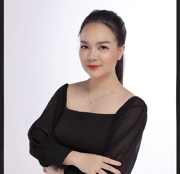 Nữ CEO Nguyễn Phương Anh tài năng trong kỹ thuật sửa chữa mắt không xâm lấn