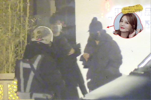  Hình ảnh Triệu Vy cùng bạn trai tin đồn hẹn hò riêng bị bắt gặp. (Ảnh: Sohu)
