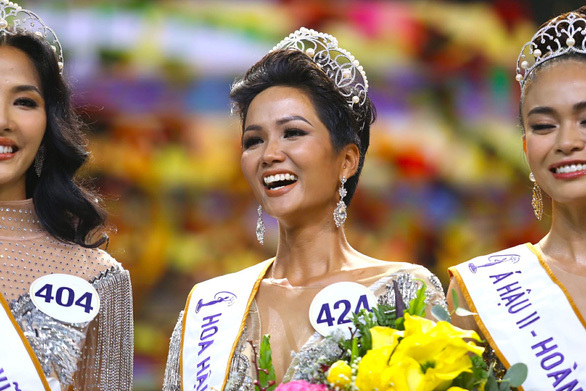 HHen Niê đăng quang Hoa hậu Hoàn vũ Việt Nam 2017 - Ảnh 1.