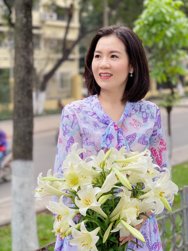 Trang bị kiến thức chuyên môn và chuyên sâu về da liễu, thạc sĩ Nguyễn Phượng đã có nhiều đóng góp lớn trong nền Y học Việt Nam, hiện tại cô đang giữ vai trò là chủ tịch Chi hội Nam Y Da liễu. 