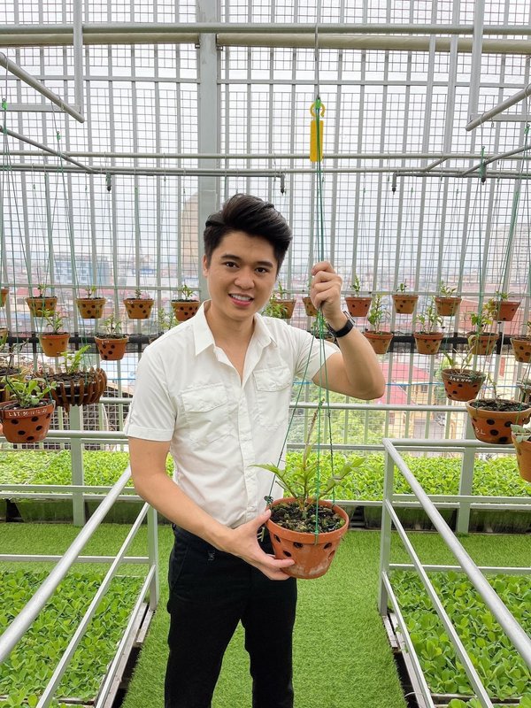  
Theo Thiếu gia họ Nguyễn, lan sẽ phát triển khỏe mạnh, cho ra hoa đẹp khi người nghệ nhân tuân thủ quy trình nuôi trồng nghiêm ngặt.