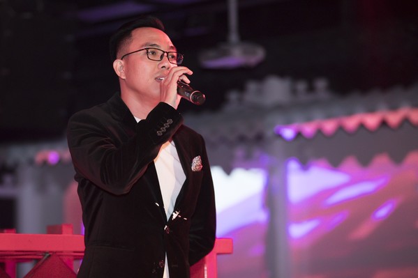 Nhạc sĩ Nguyễn Hồng Thuận nói gì về sinh nhật 1,3 tỷ bị nói phô