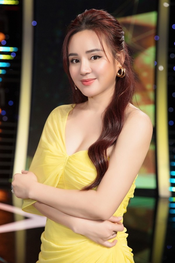  
Vy Oanh là nữ ca sĩ nổi tiếng của Việt Nam, cô cũng là chủ nhân của bản hit Đồng Xanh nổi tiếng một thời. (Nguồn: Pinterest) - Tin sao Viet - Tin tuc sao Viet - Scandal sao Viet - Tin tuc cua Sao - Tin cua Sao