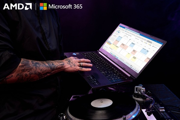 Nhờ hệ sinh thái Microsoft 365, DJ Minh Trí bắt nhịp mọi lịch trình