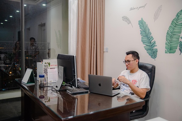  
CEO Nguyễn Minh Trung quan niệm “muốn đi xa hãy đi cùng nhau”.