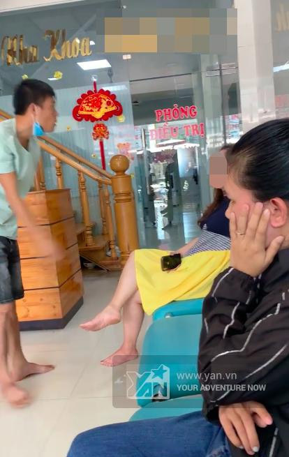 Chồng chị Giang tới phòng khám tai mũi họng đa khoa tai mũi họng đối chất với chủ răng miệng sau sinh sản bắt gặp vợ bị "đi đường quyền" Chồng chị Giang tới phòng khám tai mũi họng đa khoa tai mũi họng đối chất với chủ răng miệng sau sinh sản bắt gặp vợ bị "đi đường quyền"