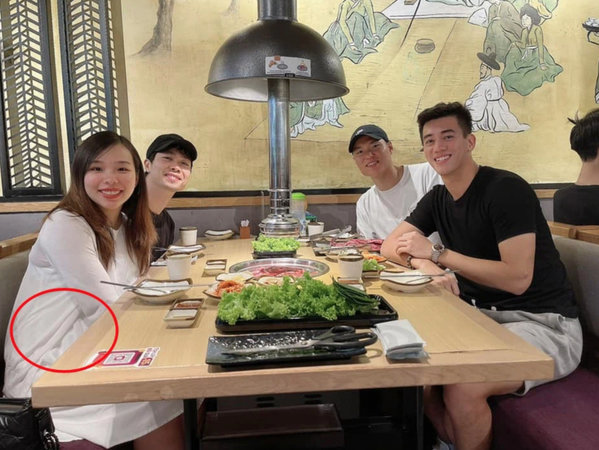 Viên Minh lộ ảnh đi ăn cùng bạn bè, bụng lùm lùm khiến netizen xôn xao chúc  mừng