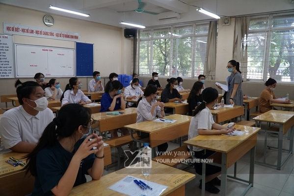  
Các thí sinh có mặt tại một điểm thi ở Hà Nội.