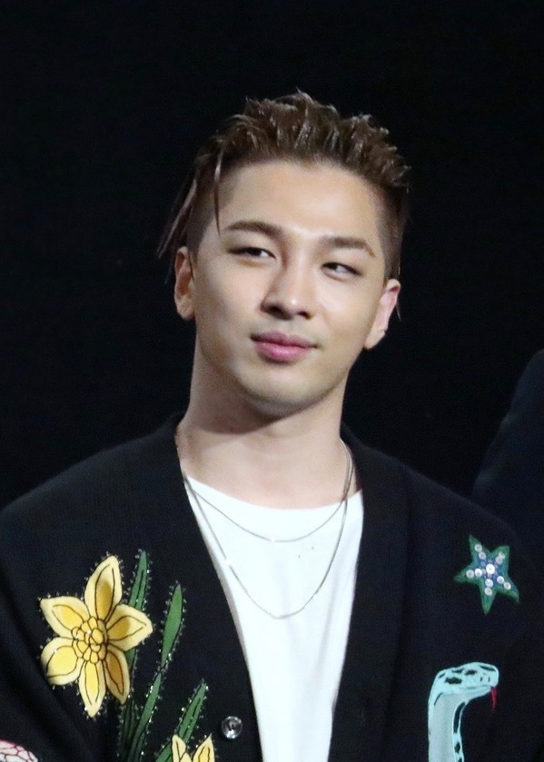  
Giọng ca chính của BIGBANG sở hữu họ Dong hiếm gặp. (Ảnh: Pinterest)