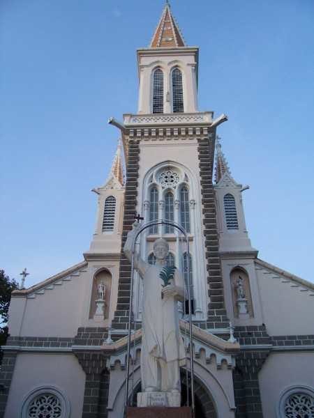  
Nhà thờ Huyện Sỹ - nơi an nghỉ của vị phú hộ nổi tiếng. (Ảnh: Nhà thờ Công giáo)​