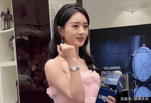  
Nhan sắc của nữ diễn viên được đánh giá lên xuống thất thường trong các bức hình chưa chỉnh sửa. (Ảnh: Weibo)