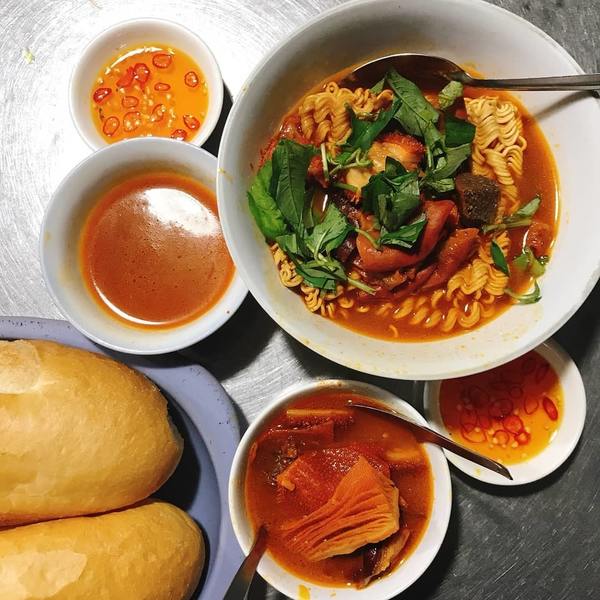 Phá Lấu Dì Hạnh – Bánh Mì Phá Lấu Ngon Ở Sài Gòn