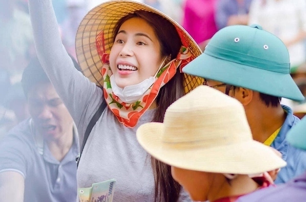  
Giọng ca đến từ Kiên Giang vấp phải nhiều tranh cãi trong đợt từ thiện 2020. (Ảnh: FBNV)