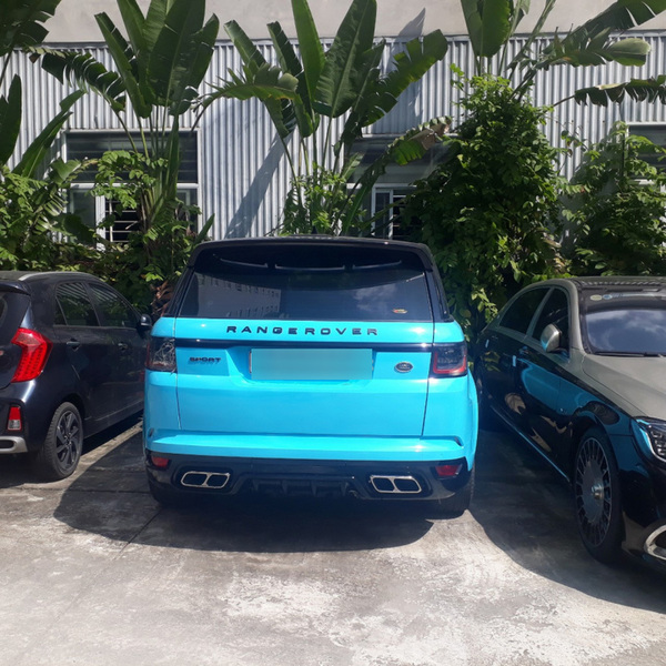  
Range Rover Sport phiên bản màu xanh có giá từ 4,6 - 4,7 tỉ đồng. (Ảnh: FBNV)