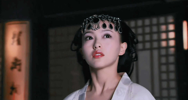  
Dẫu diễn xuất chưa được đánh giá cao nhưng nhan sắc đã giúp cô nàng giữ vững phong độ. (Ảnh: Baidu)