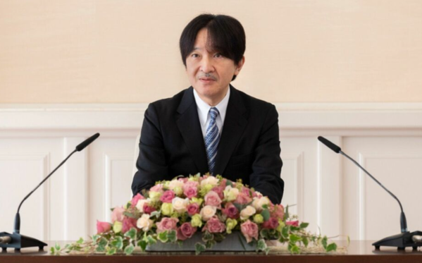  
Cha của Mako trong cuộc họp báo vừa qua. (Ảnh: Yahoo Japan)