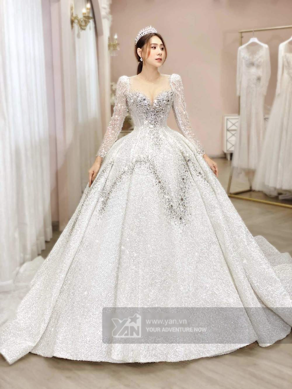  
Người đẹp 31 tuổi lộng lẫy trong thiết kế váy cưới "kinh điển" của NTK Linh Nga.  - Tin sao Viet - Tin tuc sao Viet - Scandal sao Viet - Tin tuc cua Sao - Tin cua Sao