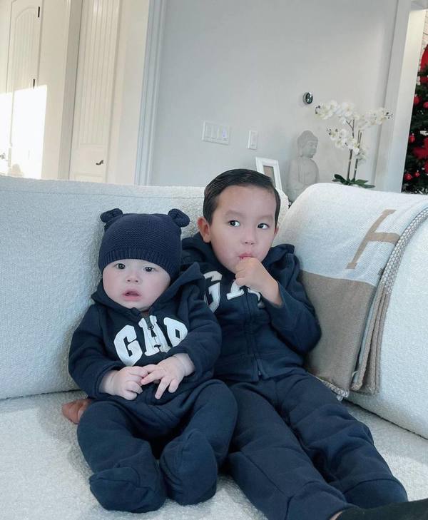  
Hai con trai của Phạm Hương là những "rich kid" của Vbiz và có lượng fan đông đảo. (Ảnh: Instagram phamhuongbee)
