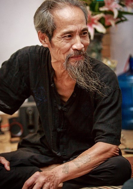 Nghệ sỹ Chu Hùng ngoài đời là một người đàn ông hiền lành, chan hoà và yêu thương gia đình. Ảnh: TL.