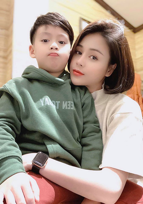  
Lương Thu Trang làm mẹ đơn thân khi bước qua tuổi 24. (Ảnh: FBNV)