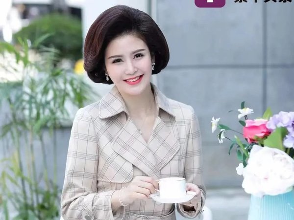 nguoi mau do trung nien 29 tuoi anh 5