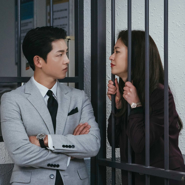  
Song Joong Ki cùng Jeon Yeo Bin đã có “phản ứng hóa học” quá tuyệt vời trong Vincenzo, nên không ít người hâm mộ đã mong tin đồn cả hai hẹn hò là thật. (Ảnh: Tư liệu phim)