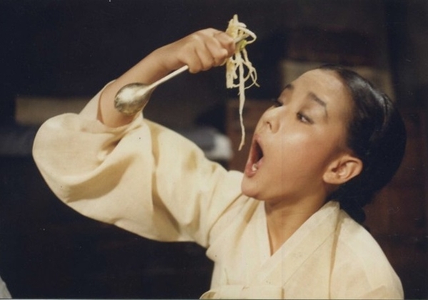  
Kang Soo Yeon với vai diễn Ok Nyo trong tác phẩm Người Mang Thai Hộ (Ảnh Soompi)