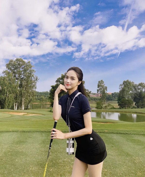 Thời trang sân golf ấn tượng của Hoa hậu Hương Giang
