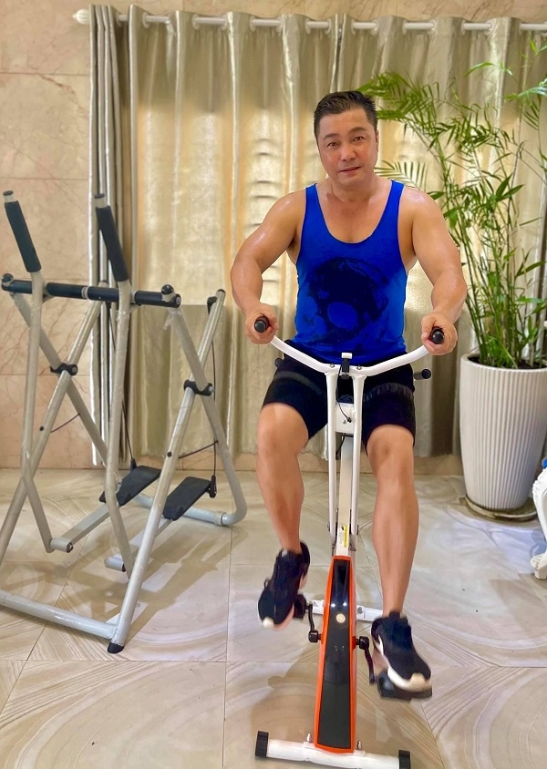  
Ở tuổi trung niên, Lý Hùng vẫn rất chăm chỉ tập thể thao để giữ gìn sức khỏe và body cường tráng. (Ảnh: FB Lý Hùng)