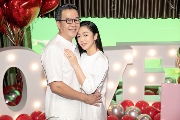 Tự lập từ nhỏ nên Hà Thanh Xuân không gặp áp lực khi kết hôn với doanh nhân hơn 13 tuổi. (Ảnh: Thanh niên) Tự lập từ nhỏ nên Hà Thanh Xuân không gặp áp lực khi kết hôn với doanh nhân hơn 13 tuổi. (Ảnh: Thanh niên) - Tin sao Viet - Tin tuc sao Viet - Scandal sao Viet - Tin tuc cua Sao - Tin cua Sao