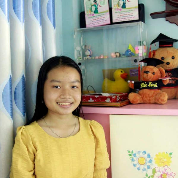 Thảo Linh xuất sắc nhận được học bổng của 5 trường tại Mỹ. (Ảnh: Pháp luật và Đời sống)
Thảo Linh xuất sắc nhận được học bổng của 5 trường tại Mỹ. (Ảnh: Pháp luật và Đời sống)