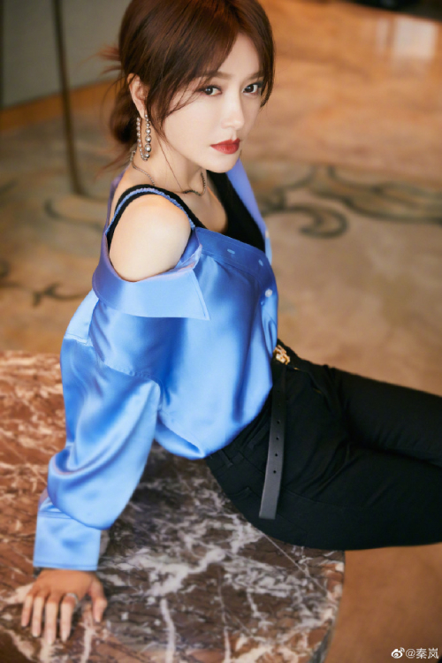  
Không riêng trên phim, nàng “Phú Sát Hoàng hậu” Tần Lam bên ngoài cũng có tấm lòng hiền lương thục đức lắm nhé. (Ảnh: Weibo)