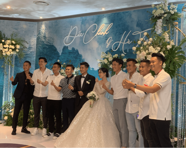 
Dàn cầu thủ nổi tiếng tham dự đám cưới của Đức Chinh & Hà Trang. (Ảnh: 24h)