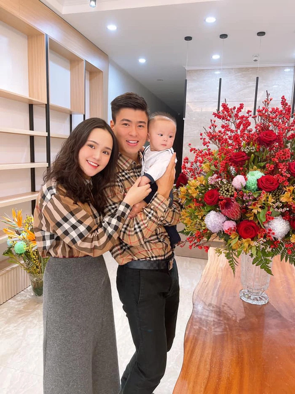 , 
Gia đình nhỏ của cầu thủ Duy Mạnh. (Ảnh: FB Đỗ Duy Mạnh)