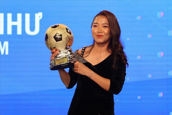 Quả bóng Vàng Huỳnh Như: "Cám ơn mọi người đã không bỏ rơi bóng đá nữ"
