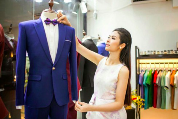 
Ngọc Hân quyết định bước vào lĩnh vực thời trang với vai trò thiết kế, kinh doanh các sản phẩm về áo dài, vest. (Ảnh FBNV)
