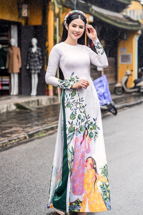 
Hoa hậu Ngọc Hân luôn xuất hiện với tà áo dài trong nhiều sự kiện lớn, nhỏ (Ảnh FBNV)